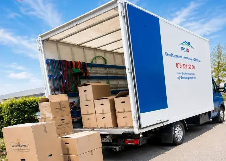 Déménageur ROJ chargeant un camion